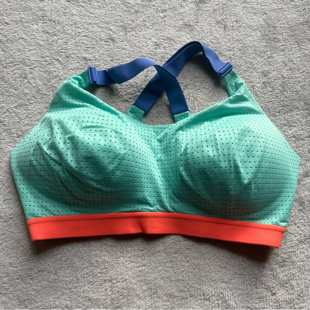 Victoria Secret • Lightweight Sports Bra